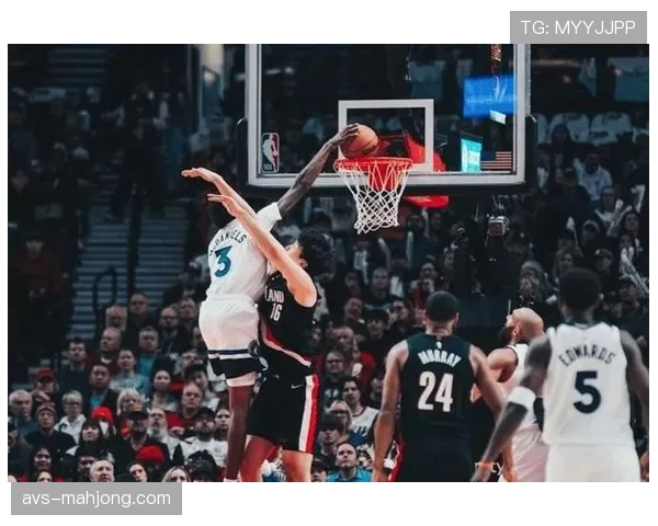 森林狼大胜开拓者，爱德华兹侧翼持球突破分球，全场送出12次助攻。